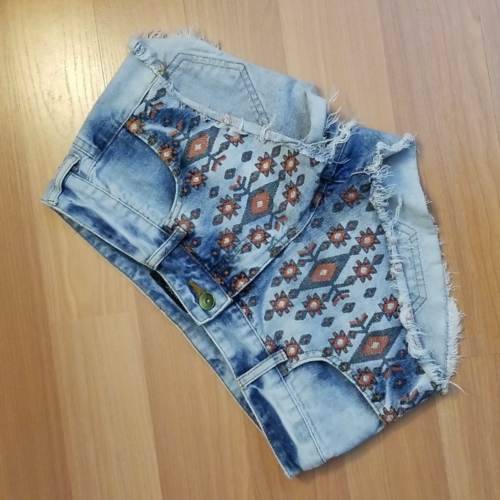 Billabong Laneway Denim Frayed Hem Acid-Washed Embroidered Cut-off Shorts